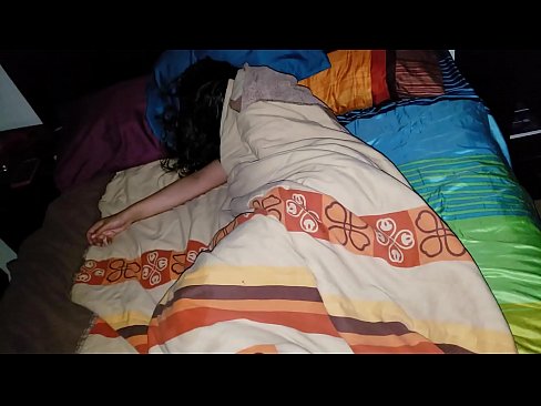 ❤️ Vicfilo kritikante sian junan duonpatrinon dum ŝi dormas. ❤️ Malmola porno ĉe porno eo.xxxtophd.ru ❌❤
